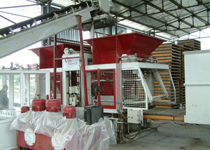 Machine de fabrication de pavs lourdi et bordures