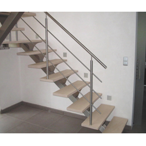Montage des rampes d'escalier en inox