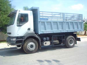 Benne transporteur basculante sur camion