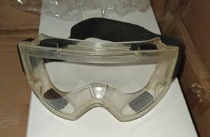 lunettes transparente de protection