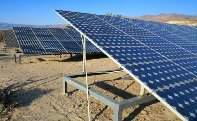 67 % des nouvelles centrales construites dans le monde en 2019 taient solaires et oliennes selon Bloomberg-NEF
